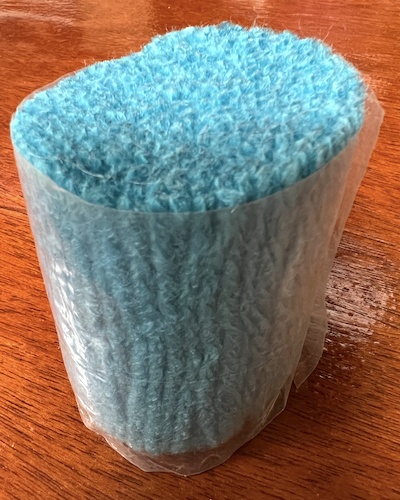 Latch Hook rug Yarn Dry Cleanable 320 Pieces 100% Acrylic New Turqoise/blue